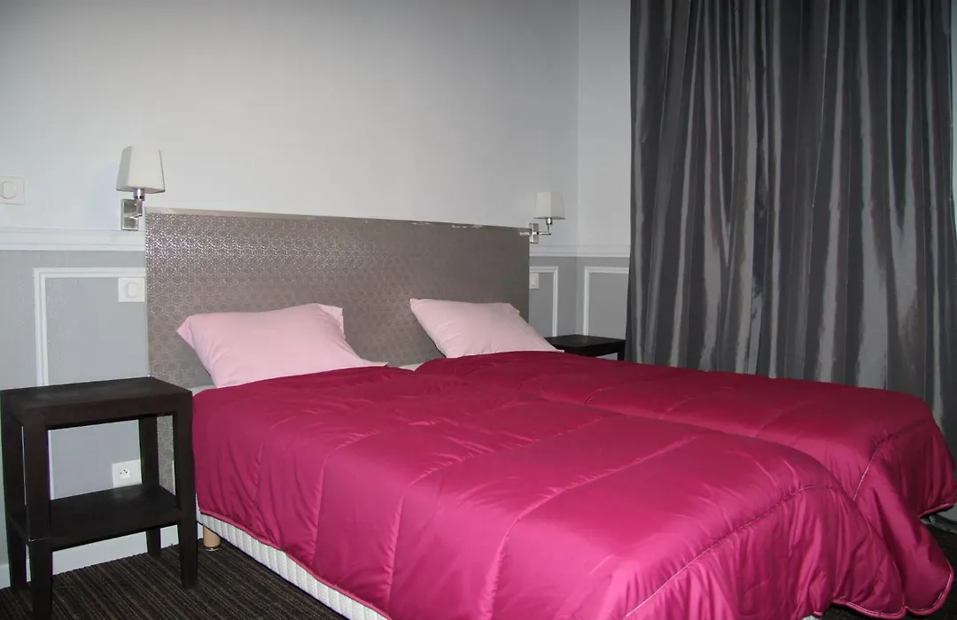 Bastille Hostel-1